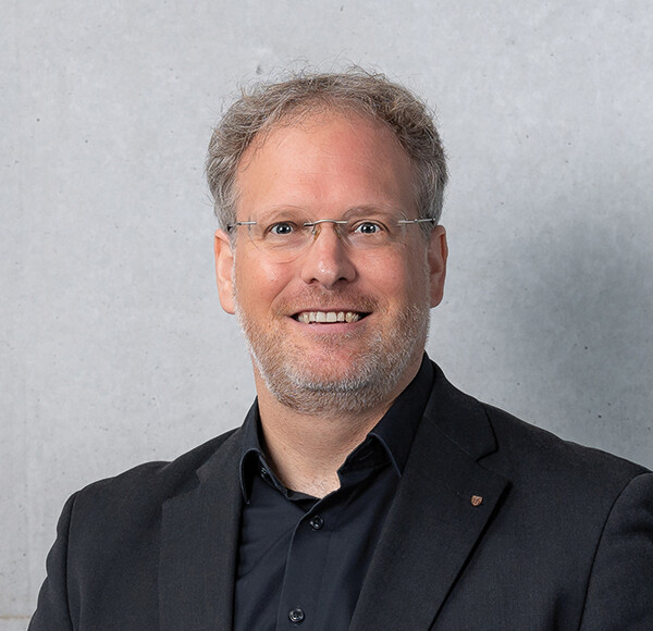 Christian Huber, Studiengangsleiter Bachelor Energie- & Nachhaltigkeitsmanagement, Facility Management & Immobilienwirtschaft / Master Energie- & Nachhaltigkeitsmanagement, Facility- & Immobilienmanagement / Institut für Sustain & Estate | © FH Kufstein Tirol